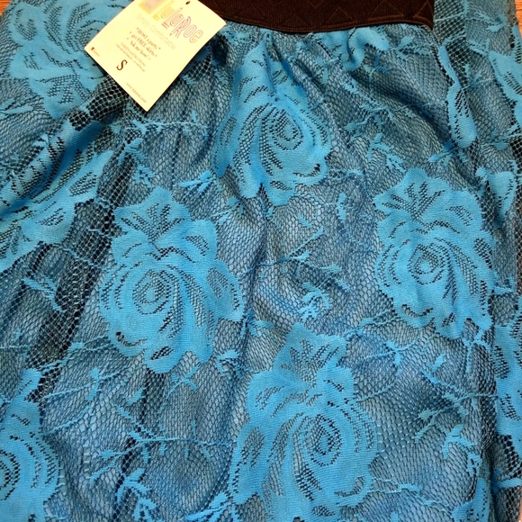 LuLaRoe Dresses & Skirts - BNWT Small Lucy Skirt size small